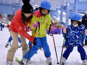 助力冰雪推廣“奧運健兒公益服務(wù)大行動”走進廣州融創(chuàng)雪世界
