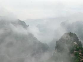 山西景區(qū)國(guó)際冰雕邀請(qǐng)賽開(kāi)幕 冰雪世界讓游客體驗(yàn)反季節(jié)清涼