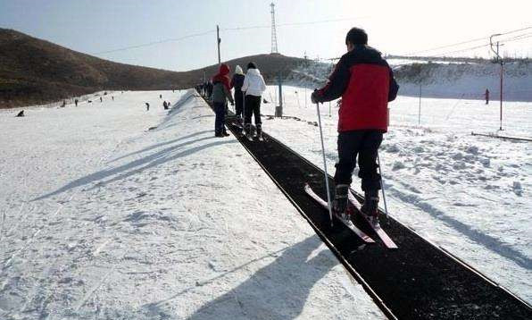 滑雪場雪地魔毯