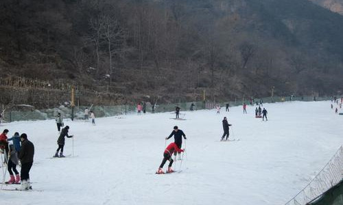 河南新鄉(xiāng)萬仙山郭亮滑雪場(chǎng)