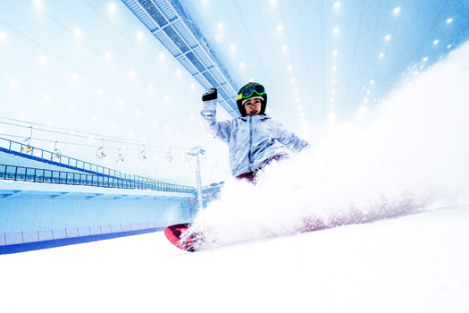 室內(nèi)滑雪場(chǎng)滑雪
