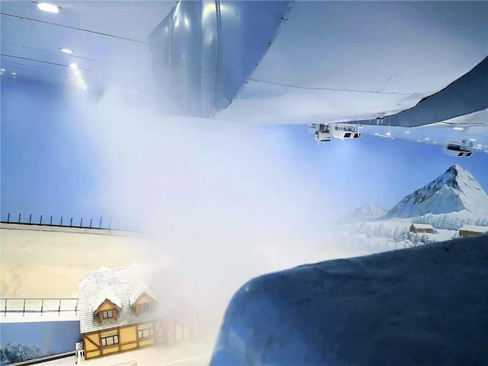 銘星室內造雪設備暴雪ESB-A8在廣州融創雪樂園成功造雪