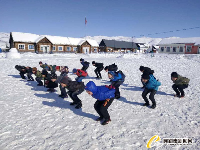 哈巴河縣鐵熱克提鄉牧業寄宿學校開展冰雪特色運動