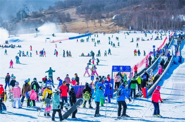 崇禮的太舞小鎮(zhèn)滑雪場(chǎng)迎來(lái)2020年開(kāi)板儀式5