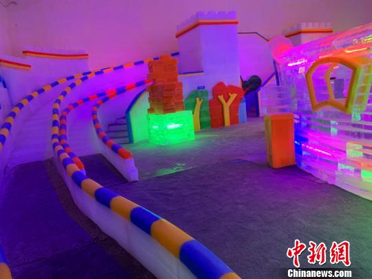 通天峽景區七彩城冰雪藝術館歷經三個多月籌備，總投資800萬元，建設總面積800平米