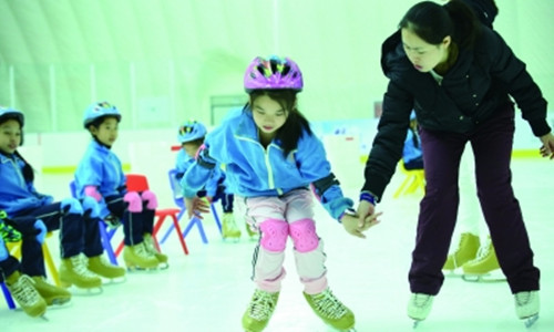 開展冰雪課程教育 培育校園冰雪教師 本市推進青少年冰雪運動普及