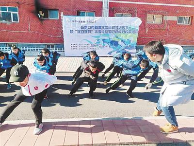 11月20日至29日,張家口市體育局組織的“雙百雙萬”冰雪知識技能進校園活動,走進清河路小學。
