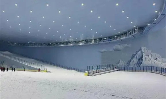 室內(nèi)滑雪場