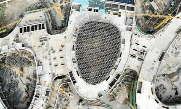 9月26日拍攝的在建的哈爾濱四季冰雪旅游項目(無人機照片)。