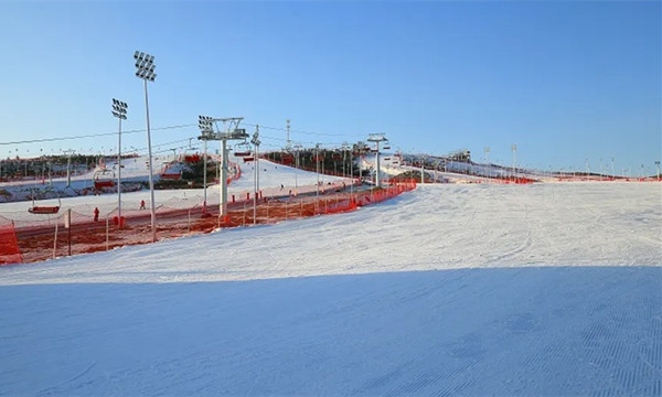 大同萬(wàn)龍滑雪場(chǎng)