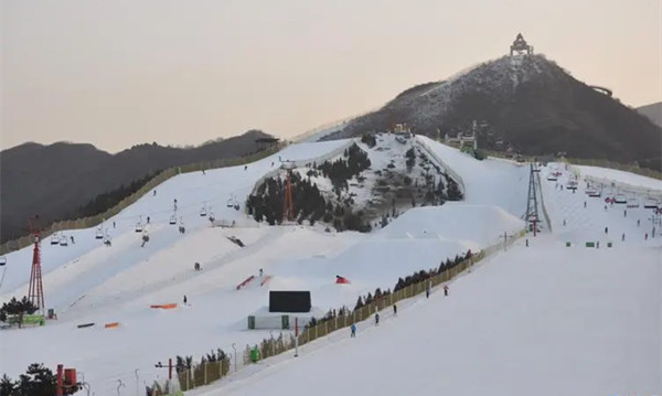 晉中李寧烏金山滑雪場(chǎng)