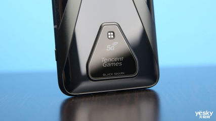 騰訊黑鯊游戲手機(jī)3評(píng)測(cè):從硬件到軟件專(zhuān)為玩家定制